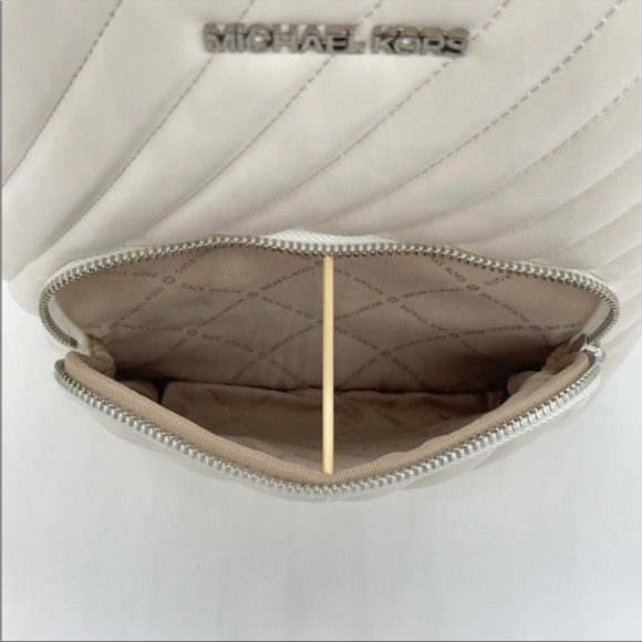 New Michael Kors Medium Erin Backpack
Optic White - Picture 10 of 12